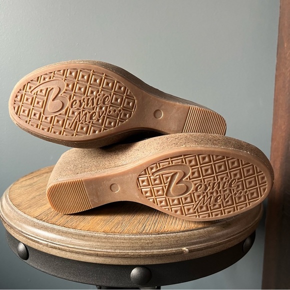 Bernie Mev Sexy Wedge Pump - Picture 5 of 8